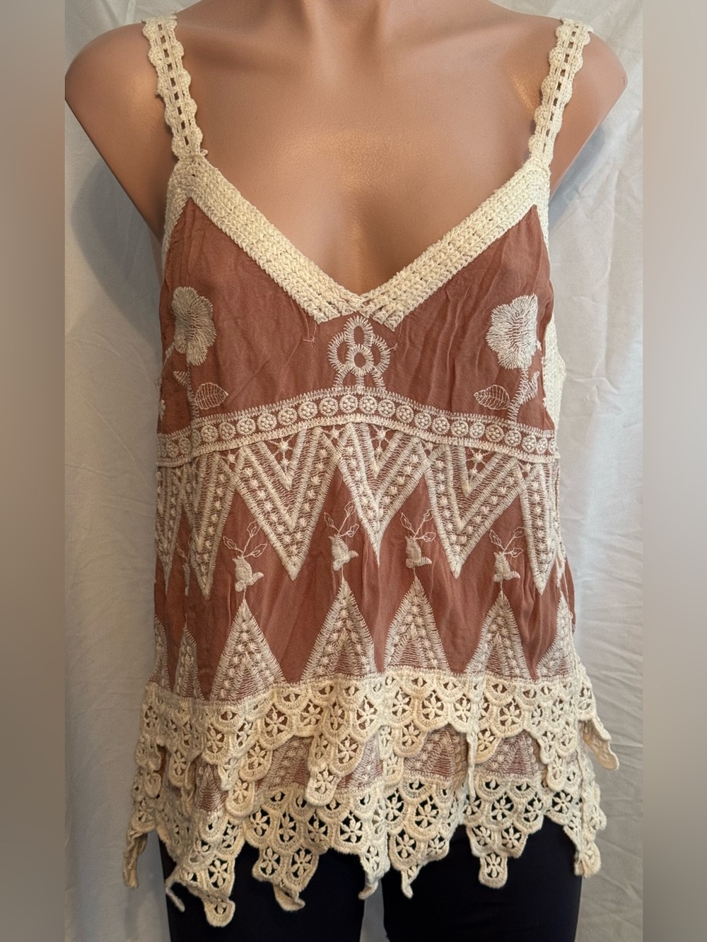 Boho Crochet Trim V-Neck Tank Top - Cream & Light Rust